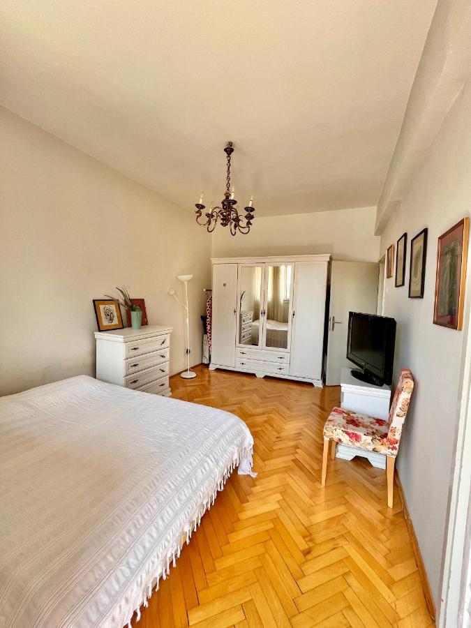 Mint Apartment Тиват Екстериор снимка