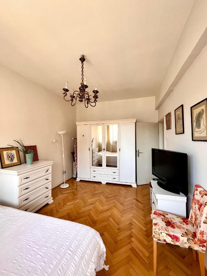 Mint Apartment Тиват Екстериор снимка
