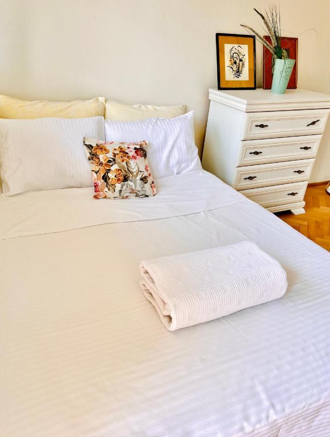 Mint Apartment Тиват Екстериор снимка