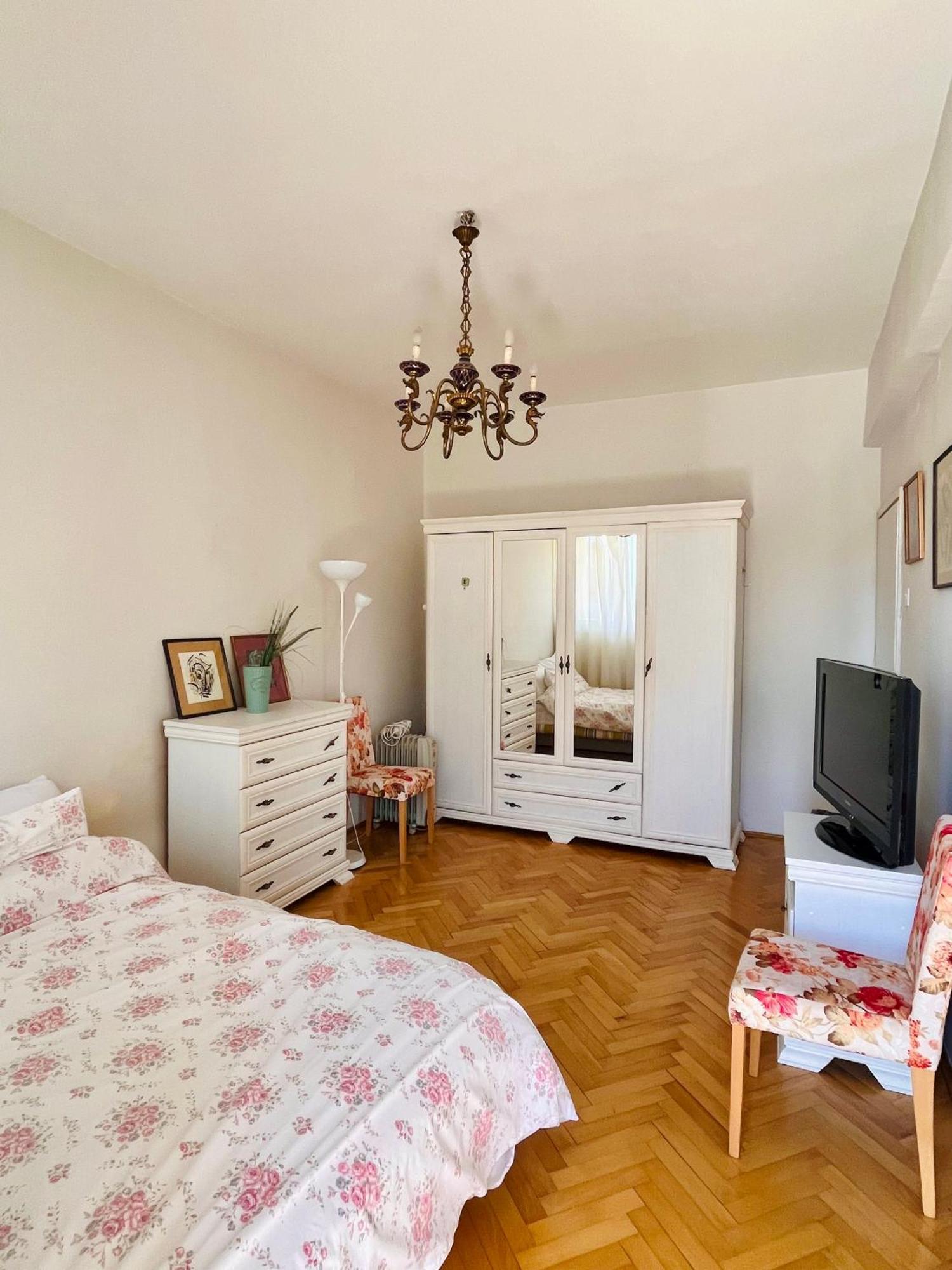 Mint Apartment Тиват Екстериор снимка